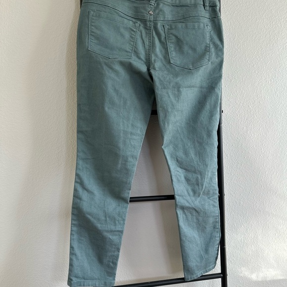 prAna Carlotta Crop Capri Pants Starling Green. Size 10/30. - Picture 11 of 13